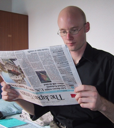 Zeitung lesen europ&auml;isch